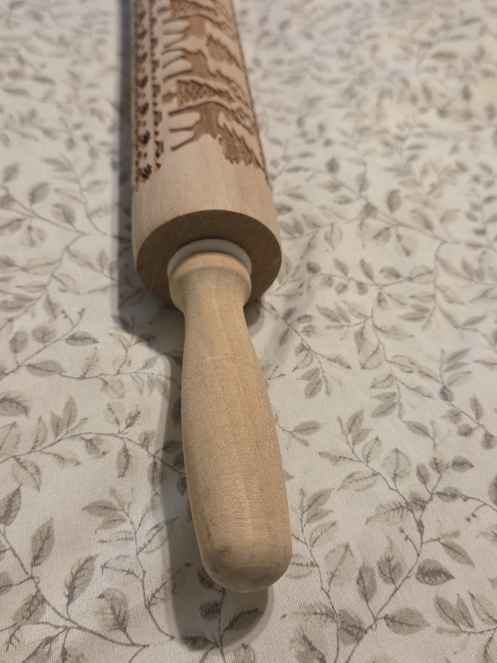Wooden Christmas embossed rolling pin with engraved elk and tree patterns 17" - Picture 5 of 6